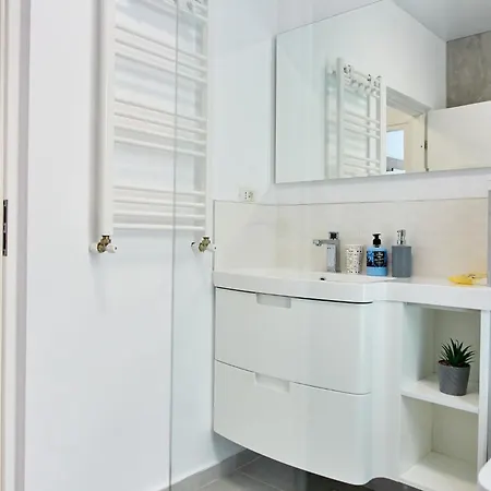 Tomis 2 Apartment